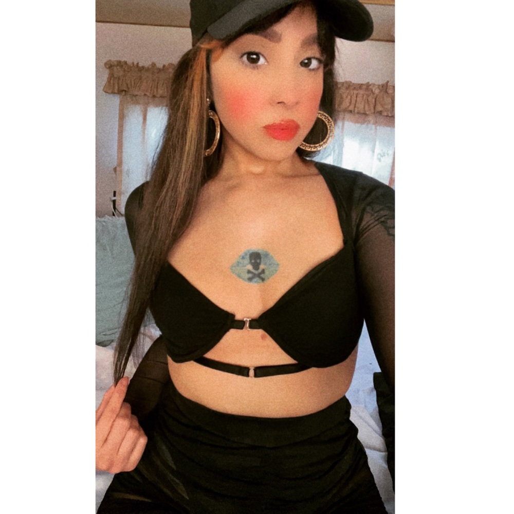 Top black never fully used just tried on doesn’t fit my chest size